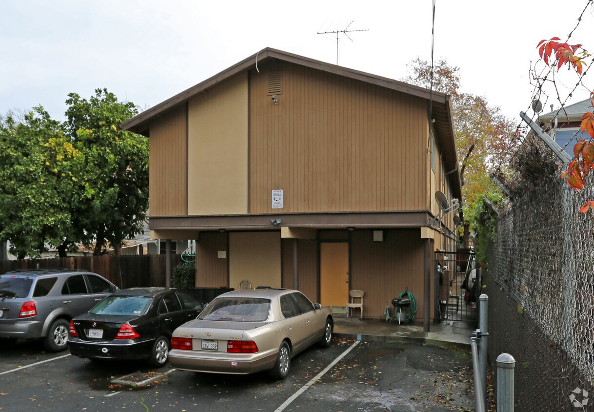 Building Photo - 2110 10th St