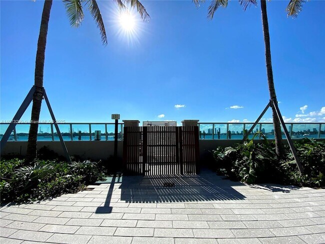 Foto del edificio - 1500 Bay Rd