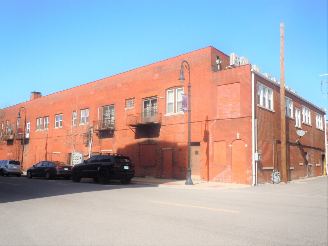 108 Clinton S St Unit 8, Collinsville, IL 62234 Condo for Rent in