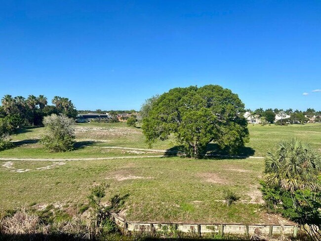 Building Photo - 2060 Greenview Shores Blvd