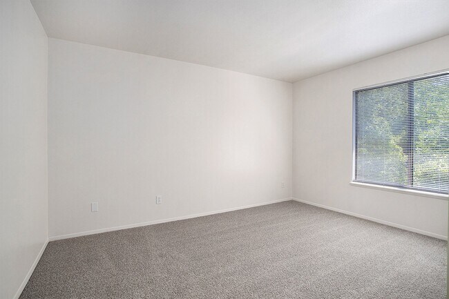 Building Photo - Pine Knoll Apartments