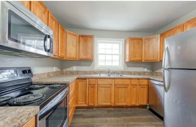 Building Photo - 761 S 5th St