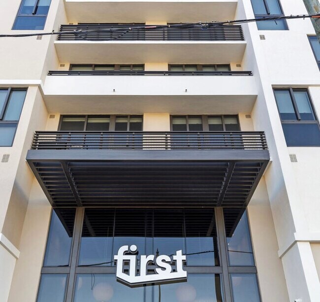 Foto del edificio - 702 SW 1st St