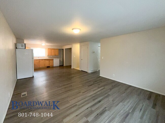 Foto del edificio - 233/235 E Julie Anna Drive