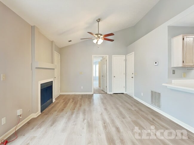 Building Photo - 1831 Commonwealth Dr