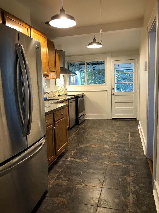 Building Photo - Adorable 2 Bedroom Home in Plaza Midwood!