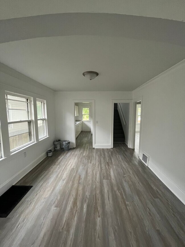 Foto del edificio - Newly remodeled 4 bed 2 bath home available in Rockford ***SECTION 8 OK***