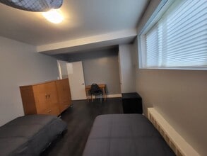 Building Photo - 4617 Rue Vézina