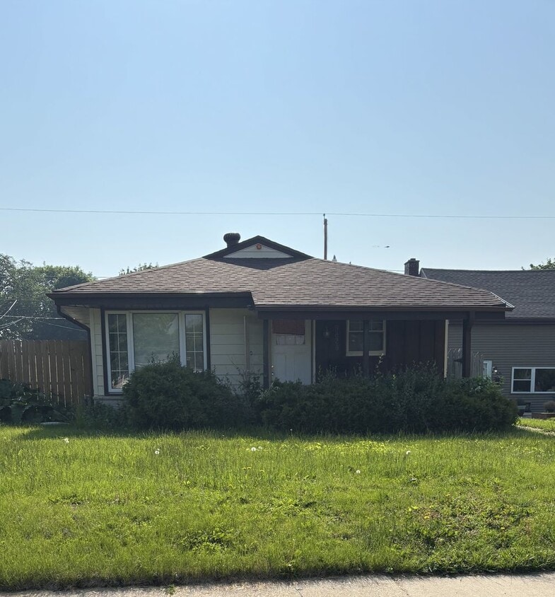 Primary Photo - 3br 1.5 ba single family ranch style home,...
