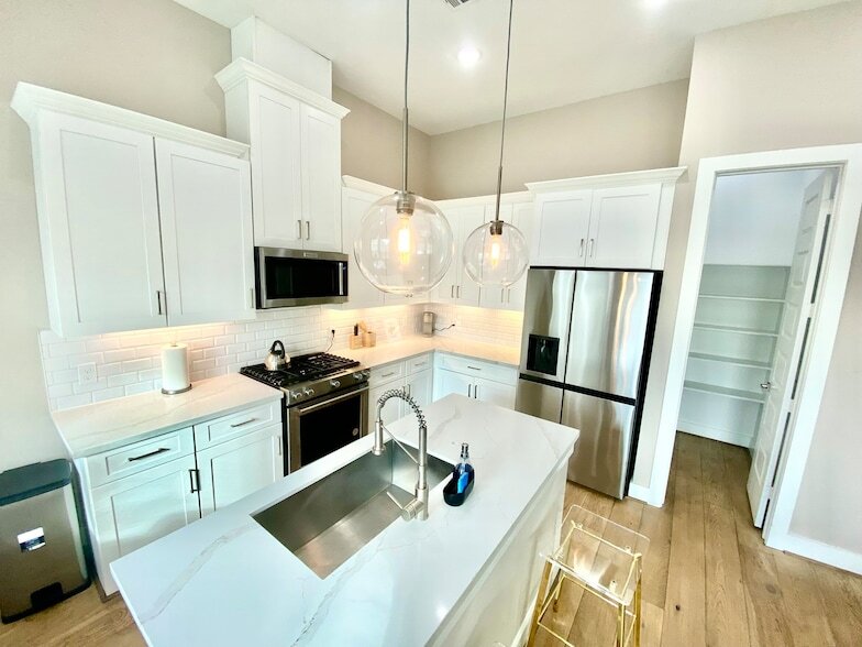 Photo - 303 Queen Sude Lane Unit