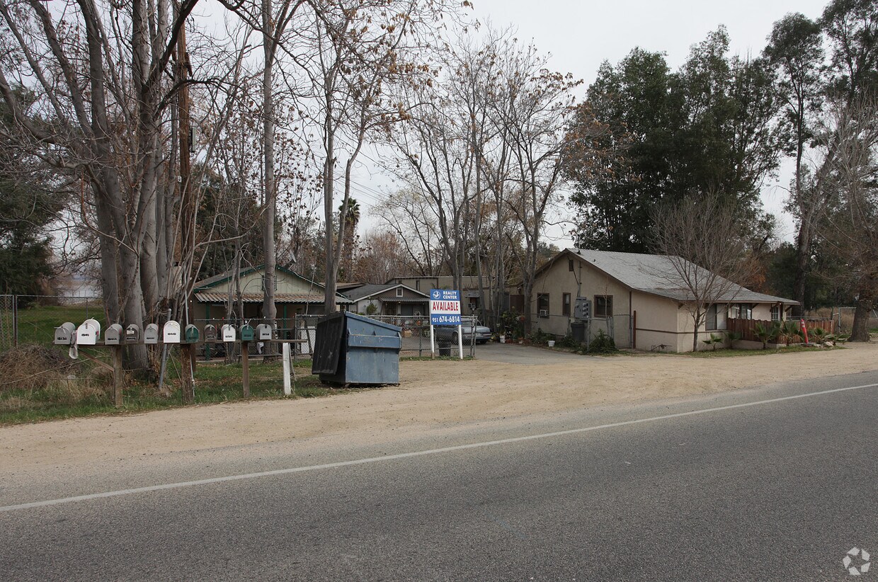 1813018150 Grand Ave, Lake Elsinore, CA 92530 Apartments in Lake
