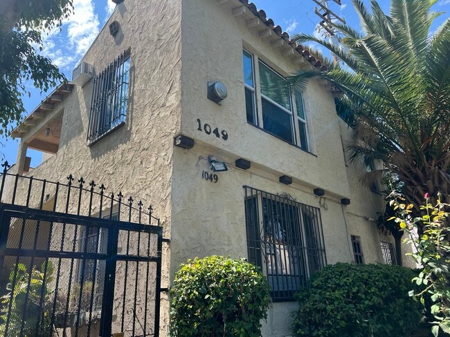 Building Photo - 1049 N Stanley Ave