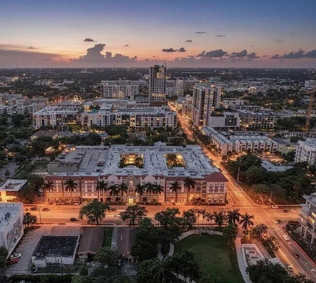 Building Photo - 533 NE 3rd Ave