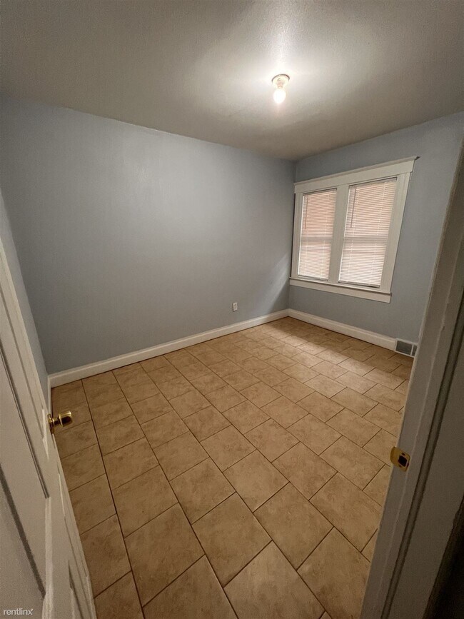 Foto del edificio - 2 br, 1 bath Duplex - 917 Gladstone St 917...