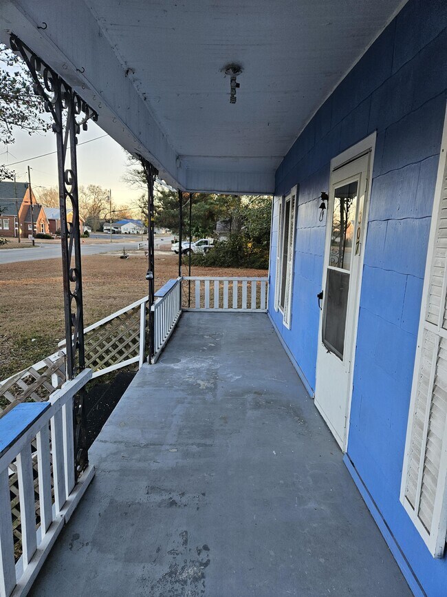 1307 Clingman St, Goldsboro, NC 27534 Townhome Rentals in Goldsboro