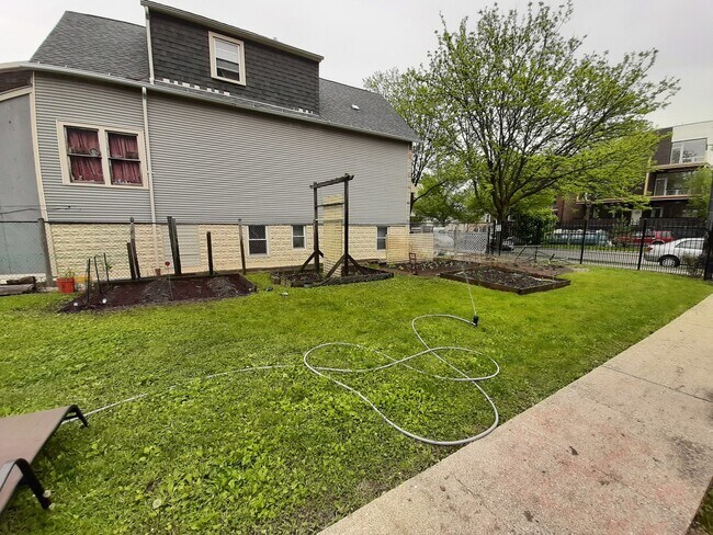 Building Photo - 1746 N Kedzie Ave