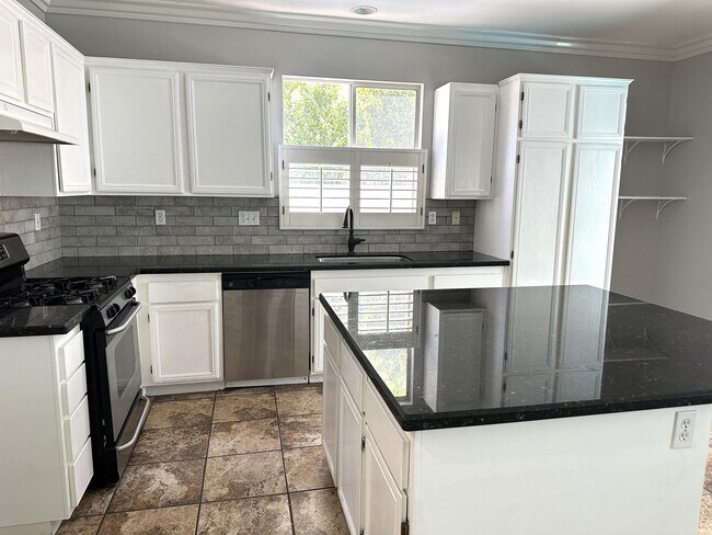 Foto del edificio - 43435 Tylman St