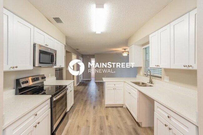 Foto del edificio - 3 Bedroom Pet-Friendly Home in LAKELAND, FL with Main Street Renewal