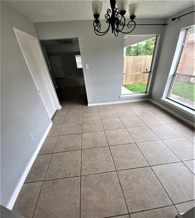 Foto del edificio - 7842 Winehill Ln