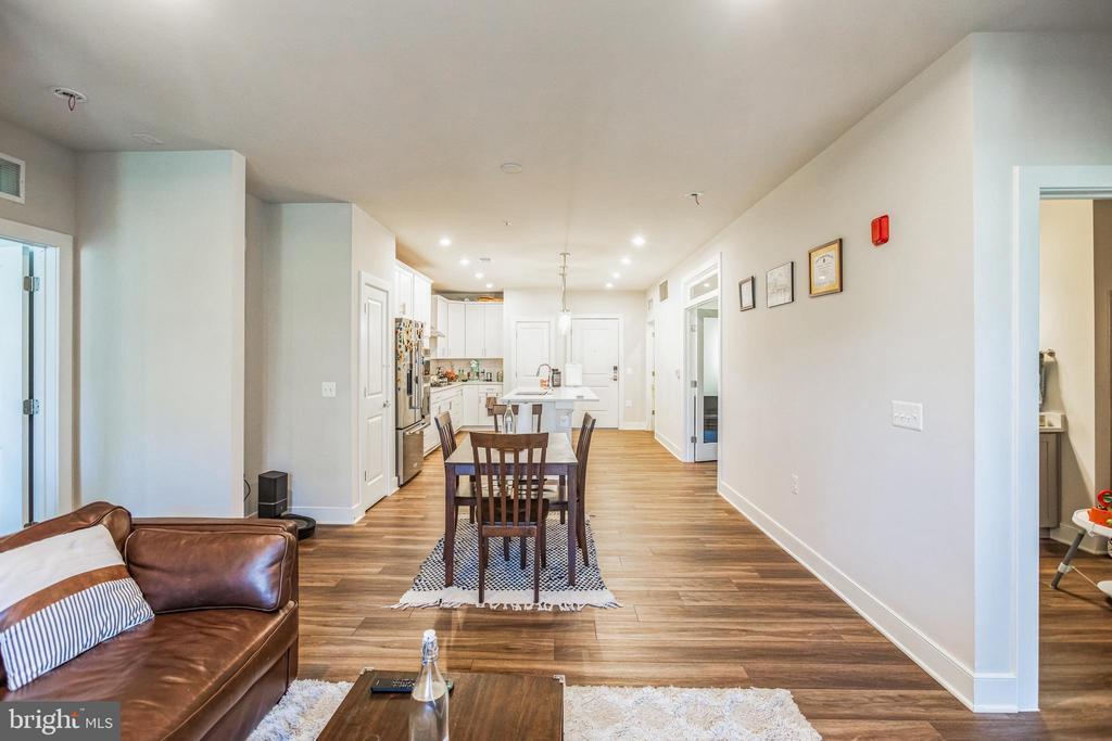 Primary Photo - 104 St Ives Pl