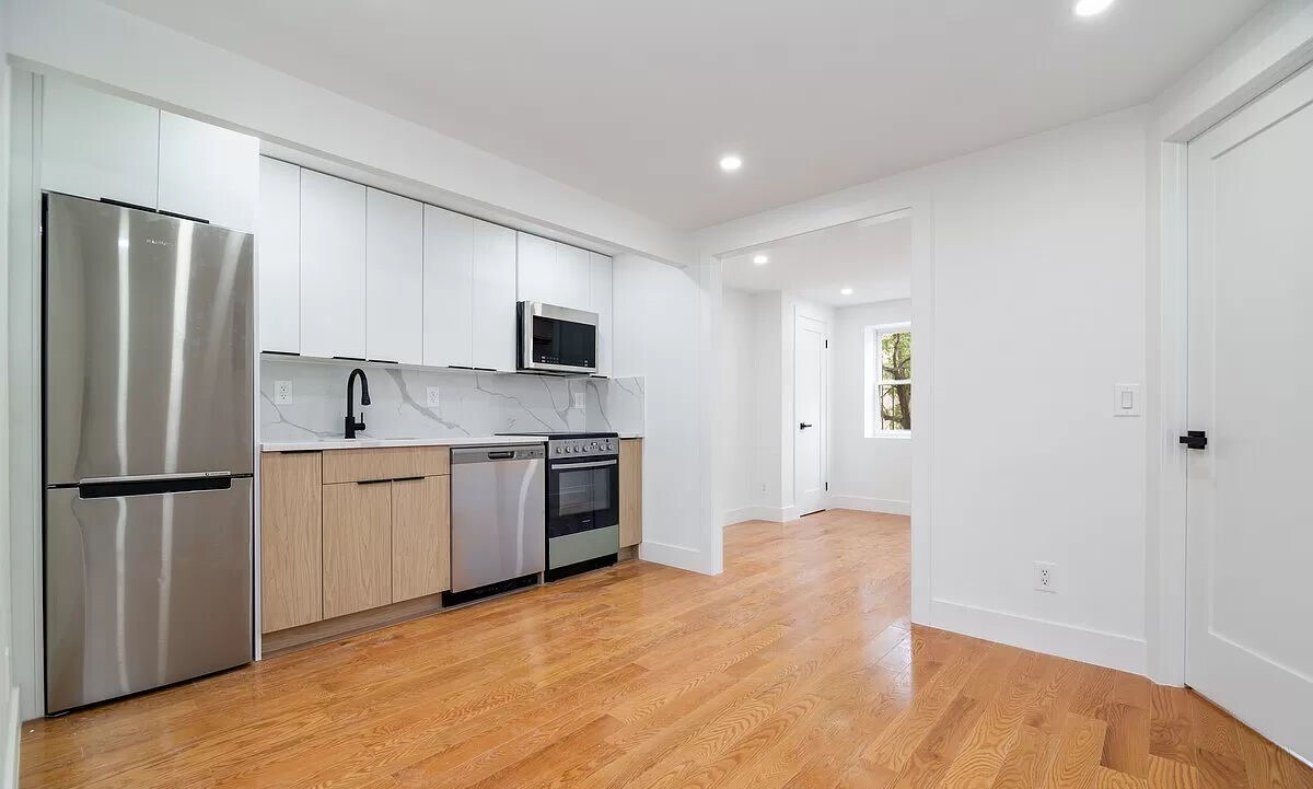 Primary Photo - 32 Avenue A