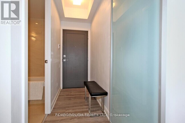 Photo du bâtiment - 42 Charles St E