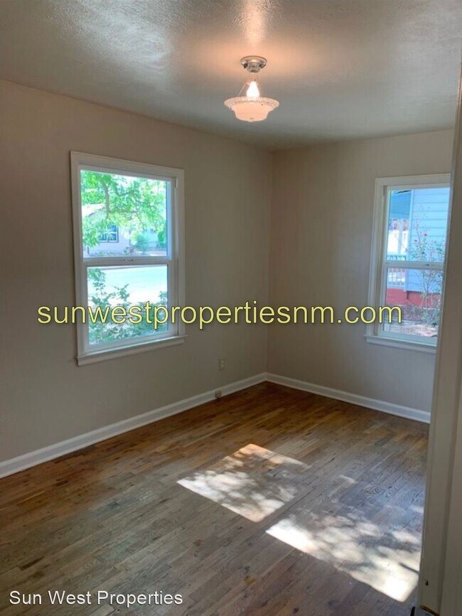 Building Photo - 2 br, 1 bath House - 1010 N. Loma Linda