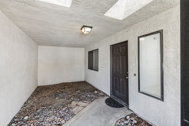 Building Photo - 78683 Ave 42