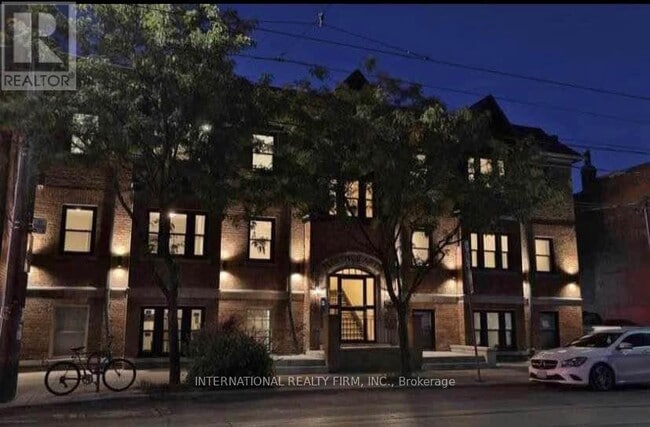 Building Photo - 1094 College St
