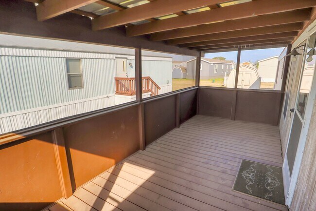 Foto del edificio - Beautifully Renovated 3 Bedroom 2 Bath in ...