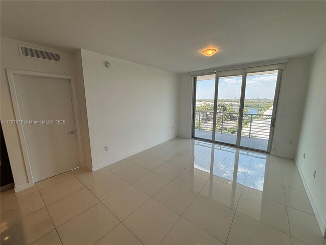 Foto del edificio - 7661 NW 107th Ave