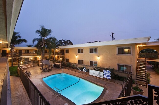 Building Photo - Newly Remodeled Condo - Complex W/ Pool, G...