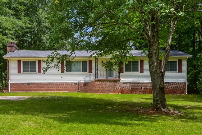 Building Photo - 160 Swan Lake Dr