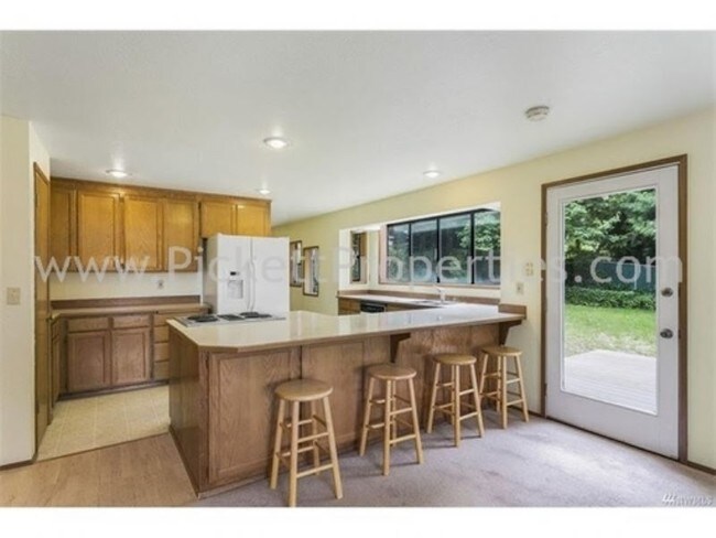 Building Photo - 4000 NE Ellen Ln