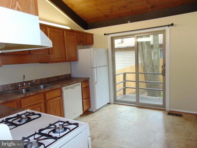 Building Photo - 2576 Paxton St