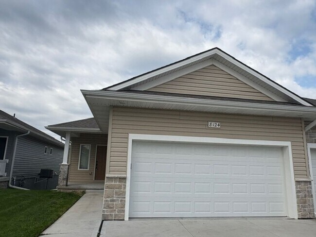 Building Photo - Newly Built 3bed and 3bath Townhome
