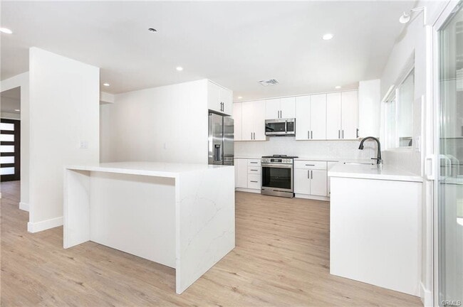 Foto del edificio - 6419 Valley Cir Terrace