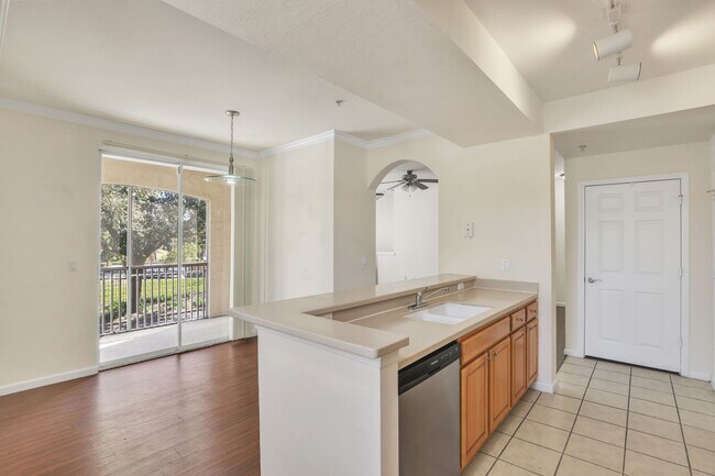 Foto del edificio - 2 bedroom/ 2.5 bathroom condo next to St Johns Town center!