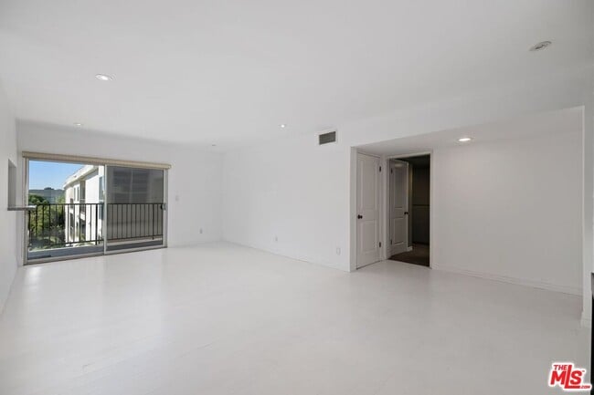 Foto del edificio - 949 Kings Rd