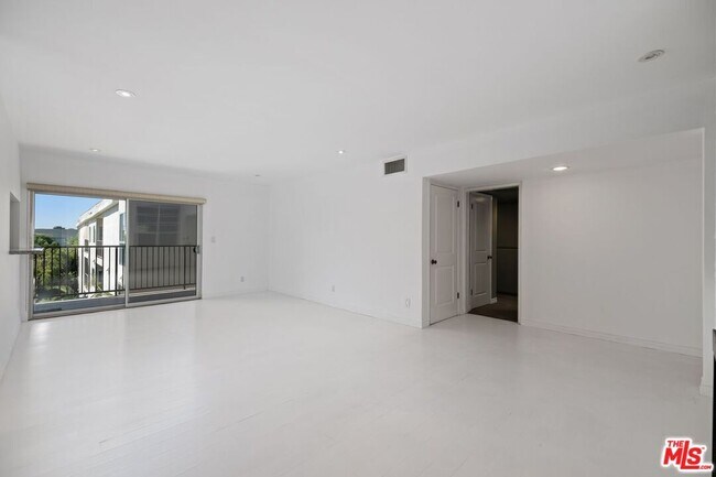 Building Photo - 949 Kings Rd