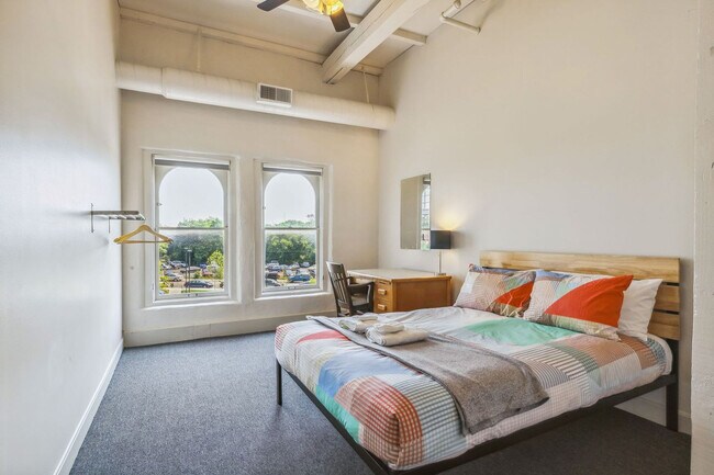 Foto del edificio - 2078 W 25th St