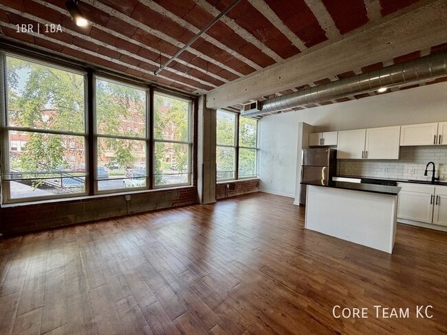 Building Photo - 204 Walnut St