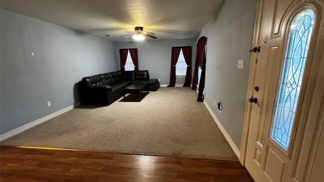 Foto del edificio - 1825 Glenway Dr