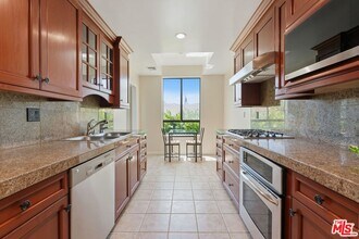 Building Photo - 1315 S Roxbury Dr