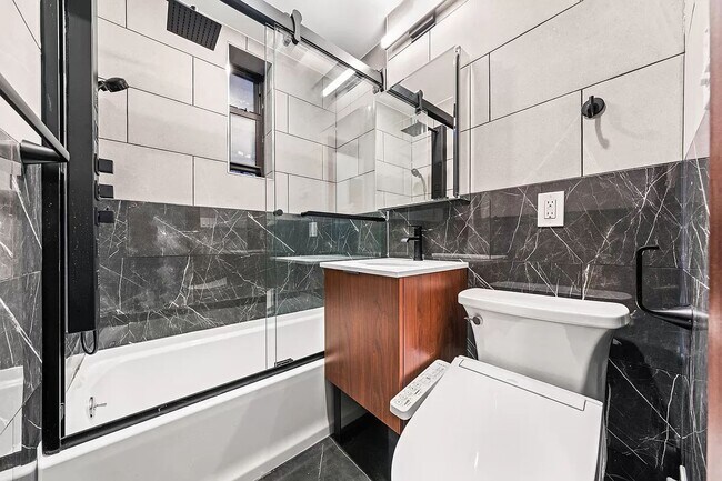 Foto del edificio - 453 W 48th St