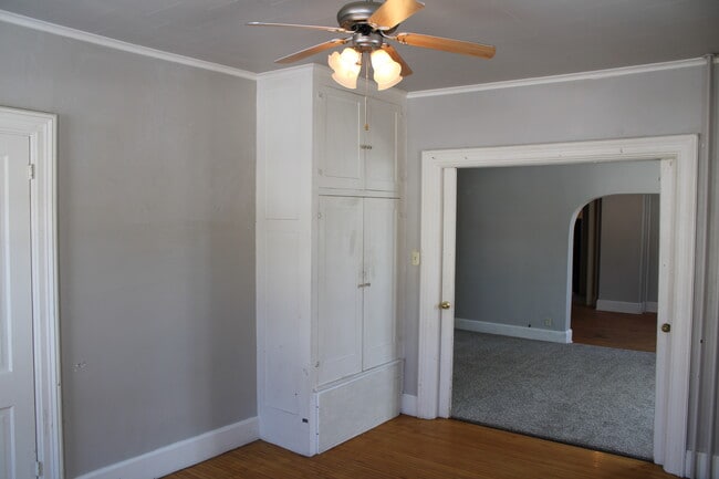 First bedroom with nice wardrobe. - 28 5th St
