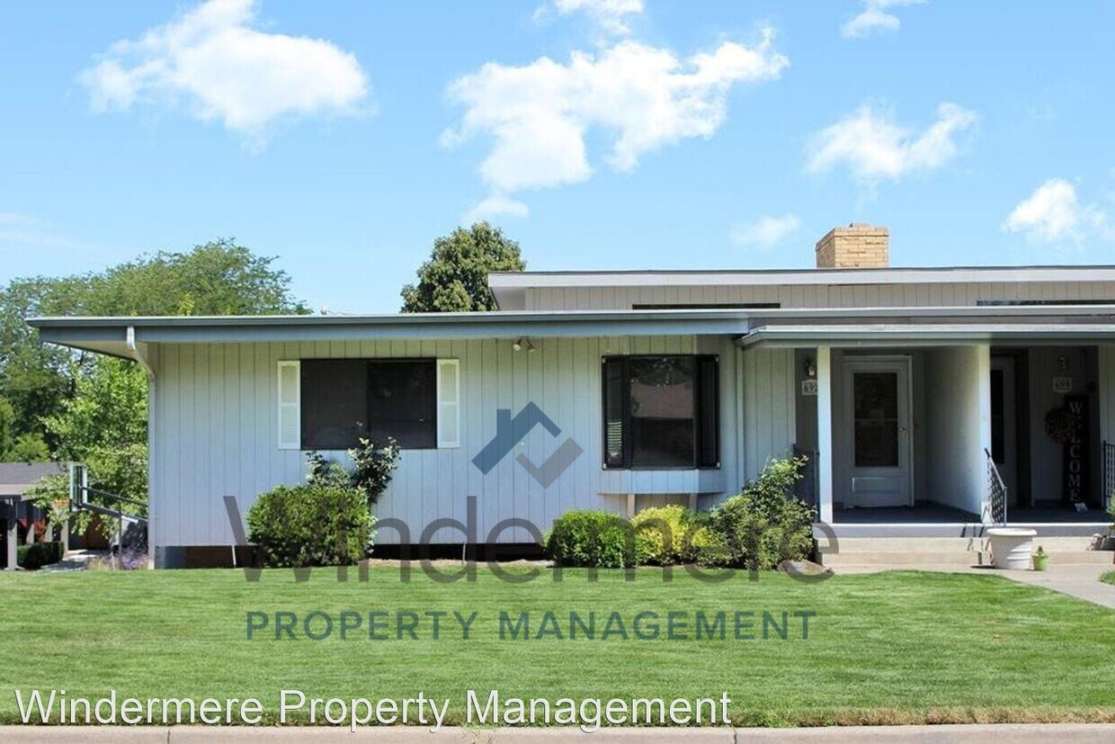 Foto principal - 3 br, 3 bath House - 692 Country Club Rd