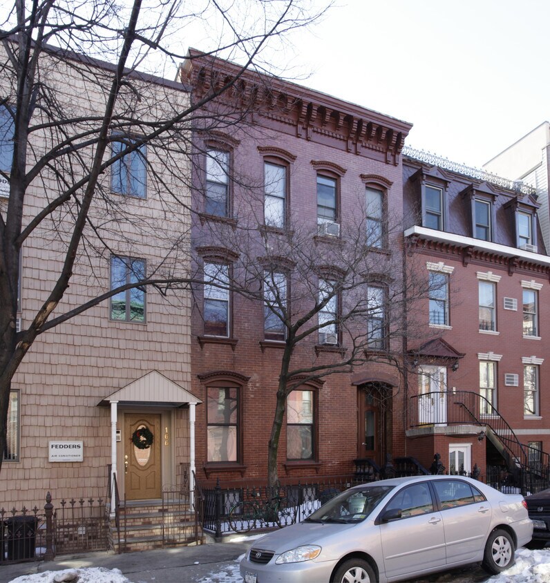 Primary Photo - 164 India St