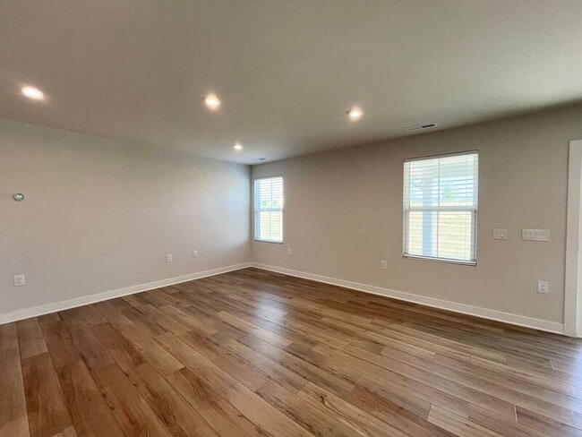 Foto del edificio - 8765 Kenridge Ln