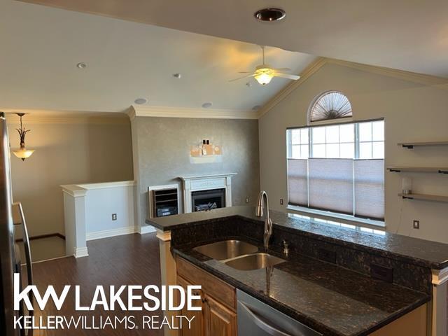 Building Photo - 16462 Chatham Dr